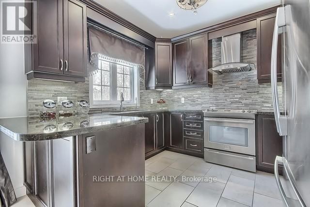 












154 PETER RUPERT AVENUE

,
Vaughan (Patterson),




Ontario
L6A0Y5

