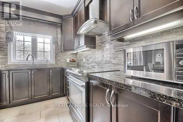 












154 PETER RUPERT AVENUE

,
Vaughan (Patterson),




Ontario
L6A0Y5

