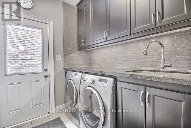 












154 PETER RUPERT AVENUE

,
Vaughan (Patterson),




Ontario
L6A0Y5


