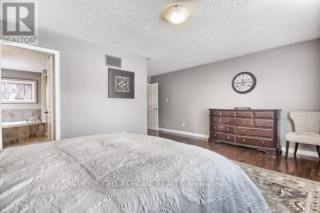 












154 PETER RUPERT AVENUE

,
Vaughan (Patterson),




Ontario
L6A0Y5

