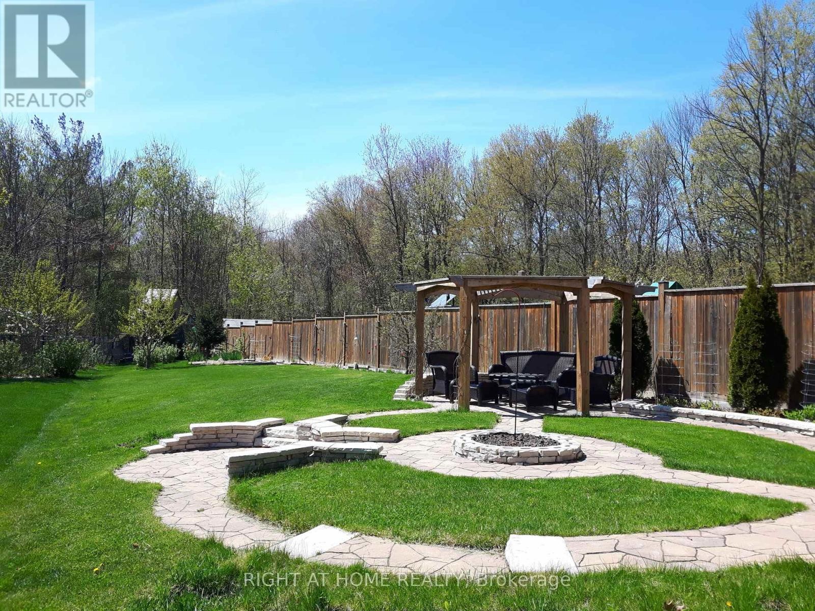 












154 PETER RUPERT AVENUE

,
Vaughan (Patterson),




Ontario
L6A0Y5

