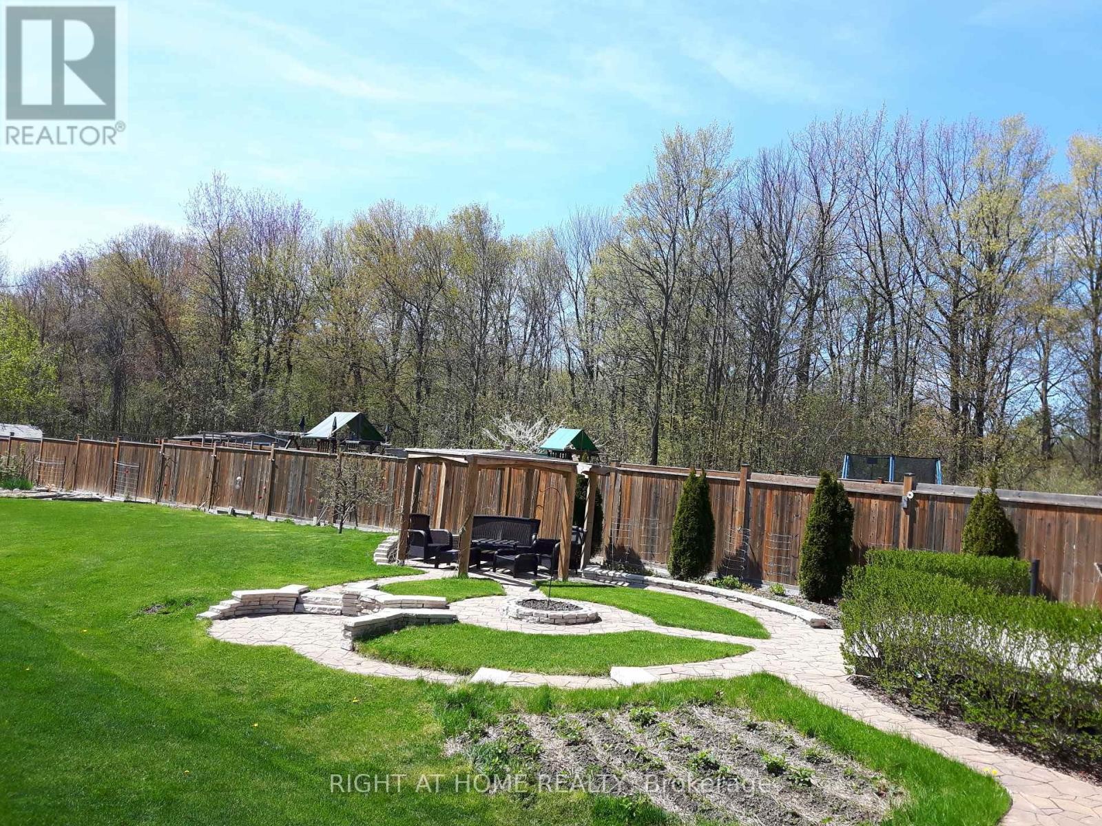 












154 PETER RUPERT AVENUE

,
Vaughan (Patterson),




Ontario
L6A0Y5

