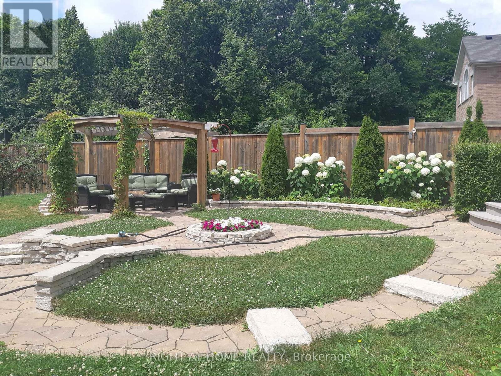 












154 PETER RUPERT AVENUE

,
Vaughan (Patterson),




Ontario
L6A0Y5

