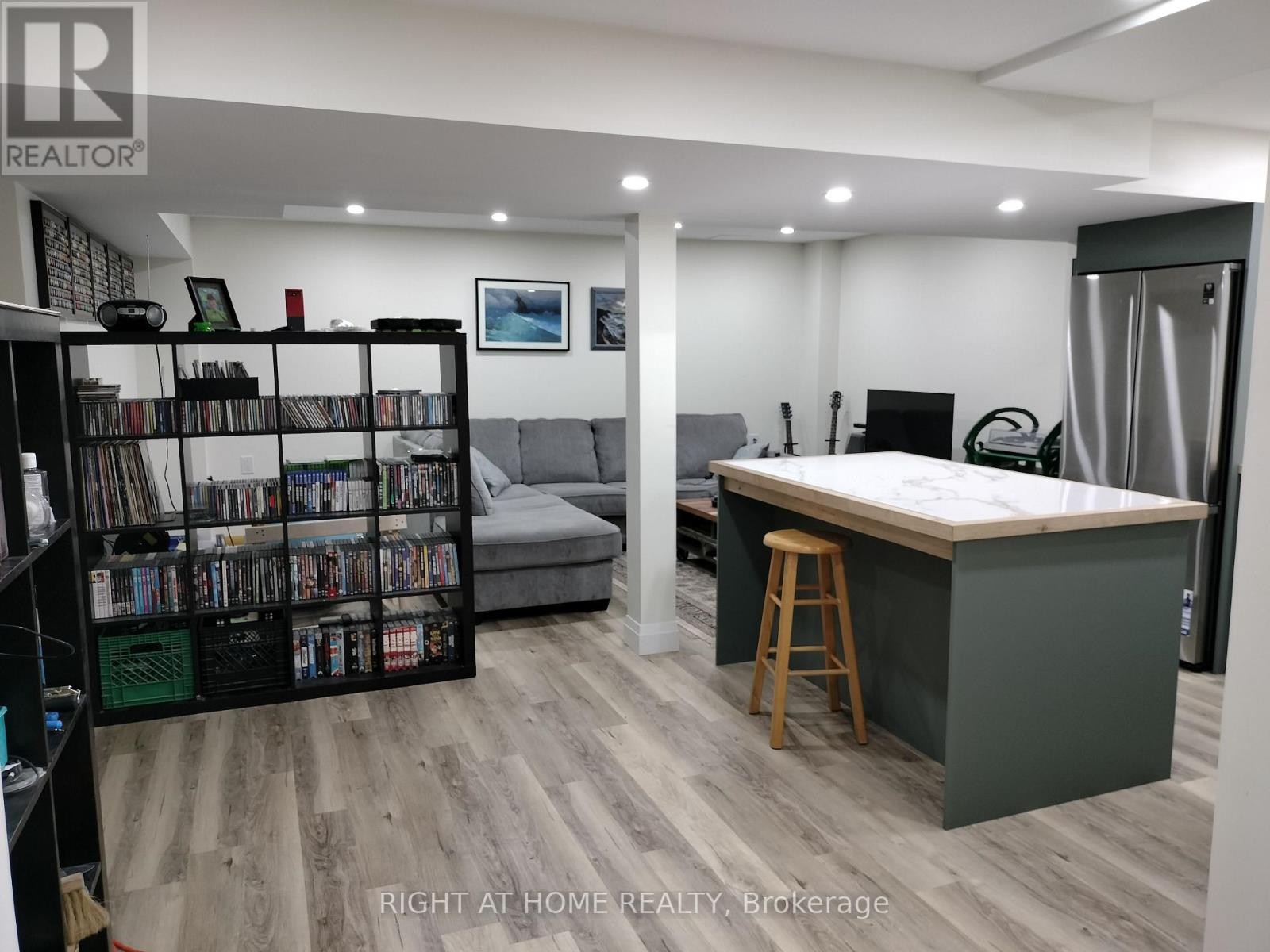 












154 PETER RUPERT AVENUE

,
Vaughan (Patterson),




Ontario
L6A0Y5


