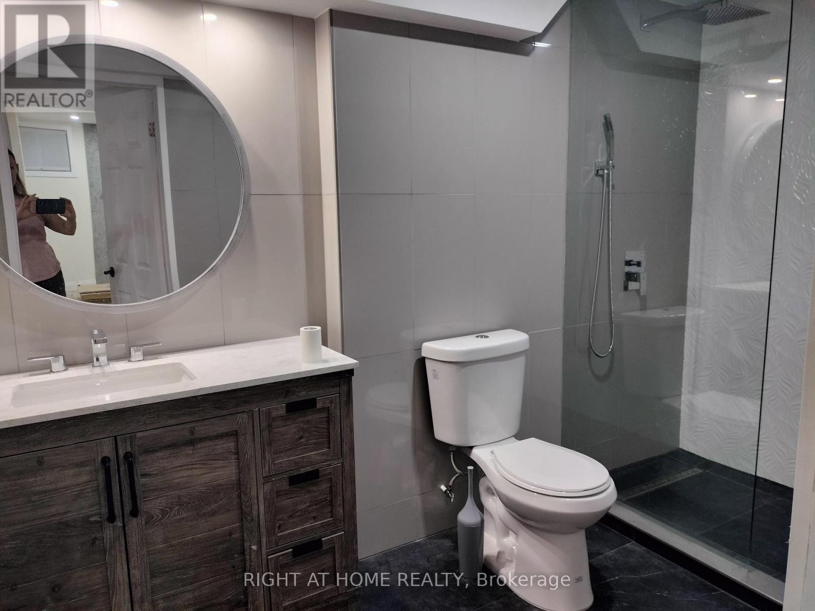 












154 PETER RUPERT AVENUE

,
Vaughan (Patterson),




Ontario
L6A0Y5

