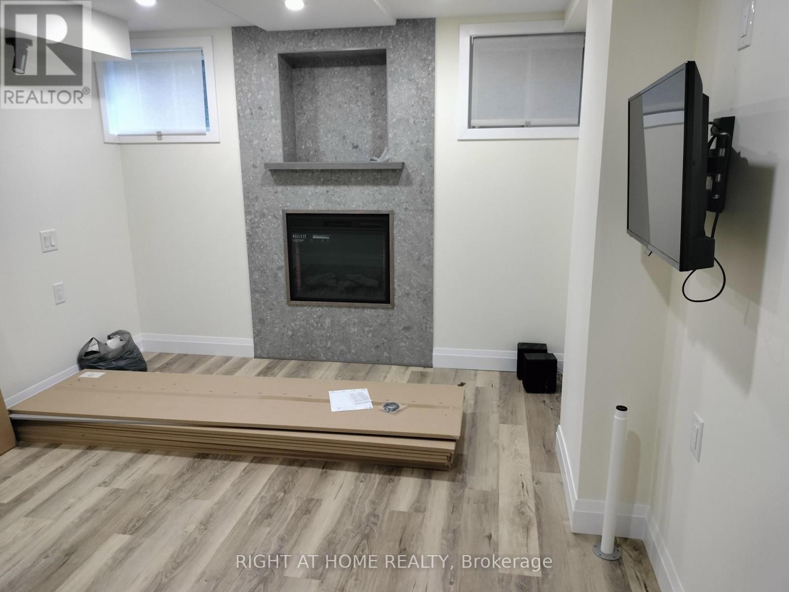 












154 PETER RUPERT AVENUE

,
Vaughan (Patterson),




Ontario
L6A0Y5


