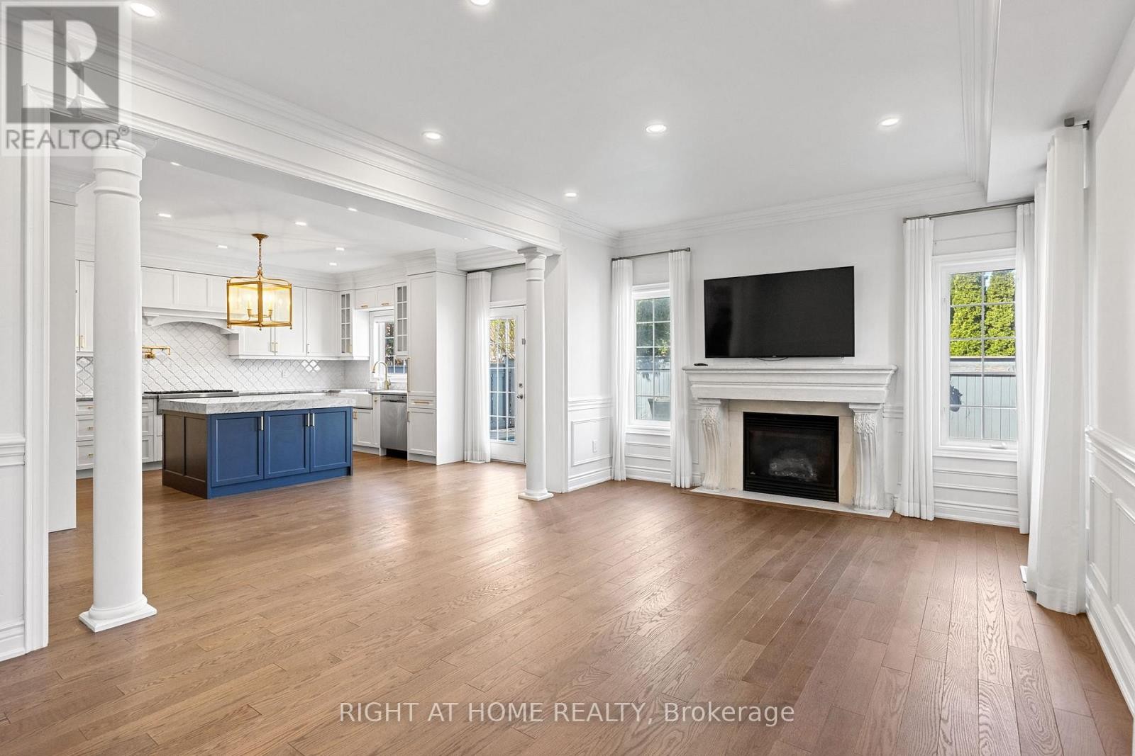 












116 KNIGHTSHADE DRIVE

,
Vaughan (Patterson),




Ontario
L4J9L1

