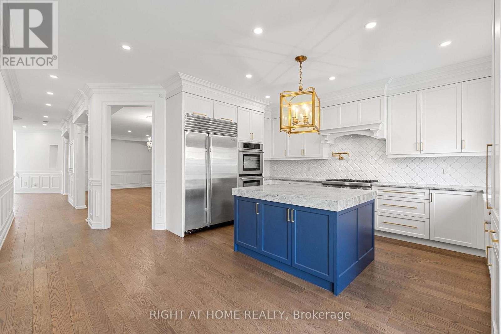 












116 KNIGHTSHADE DRIVE

,
Vaughan (Patterson),




Ontario
L4J9L1

