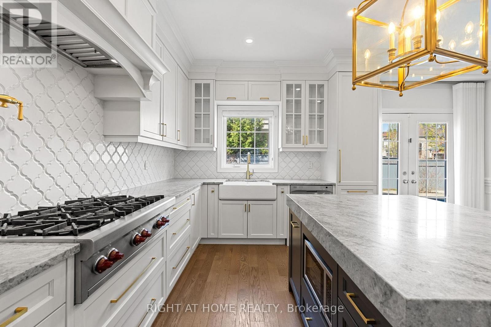












116 KNIGHTSHADE DRIVE

,
Vaughan (Patterson),




Ontario
L4J9L1

