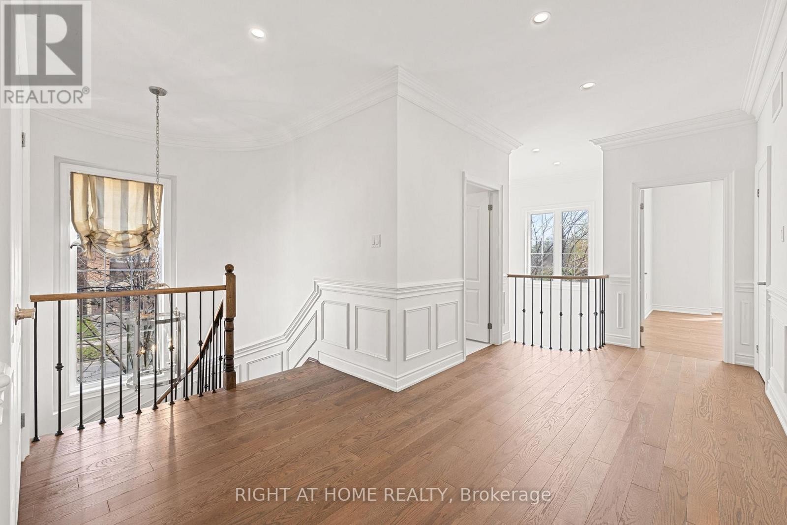 












116 KNIGHTSHADE DRIVE

,
Vaughan (Patterson),




Ontario
L4J9L1

