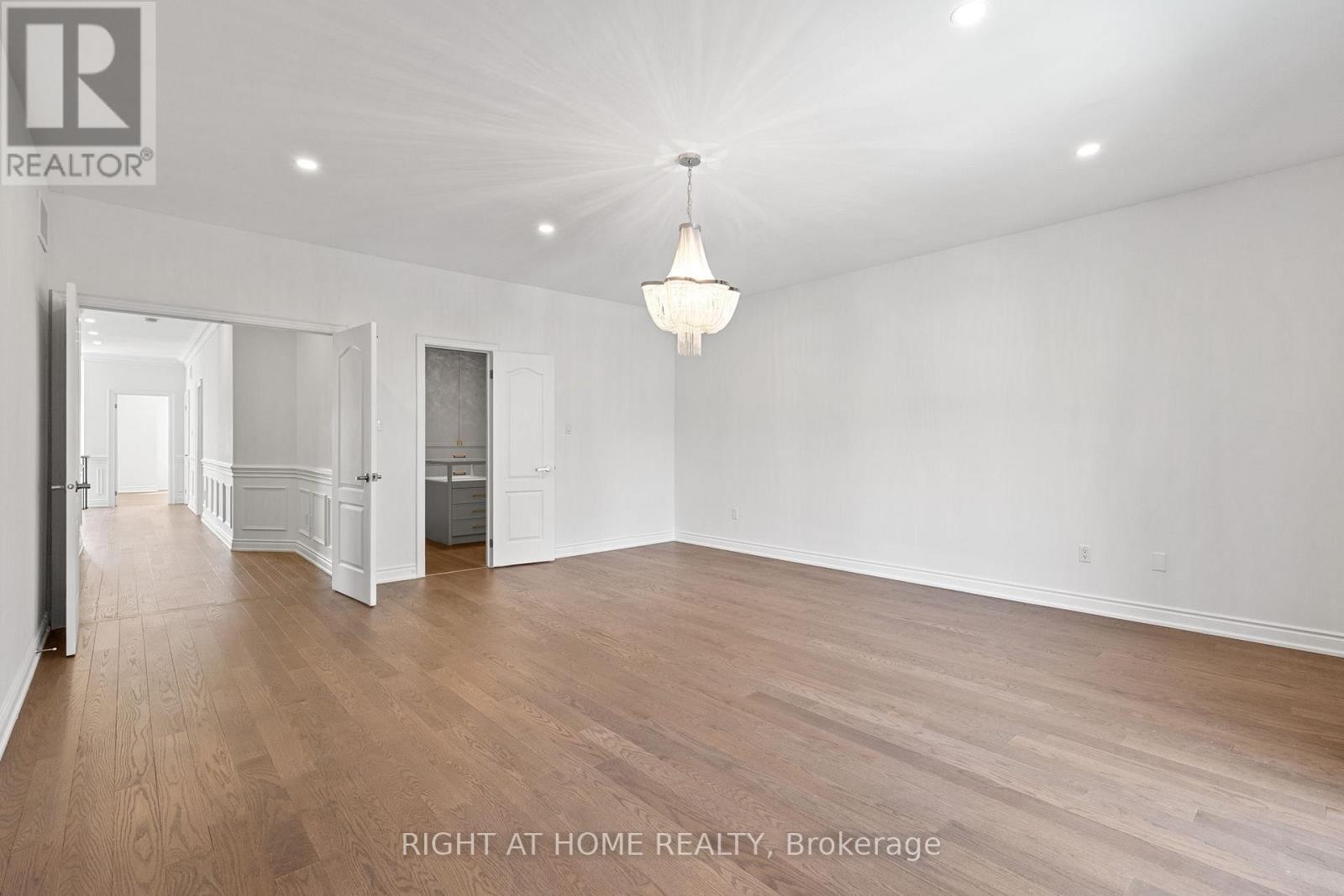 












116 KNIGHTSHADE DRIVE

,
Vaughan (Patterson),




Ontario
L4J9L1

