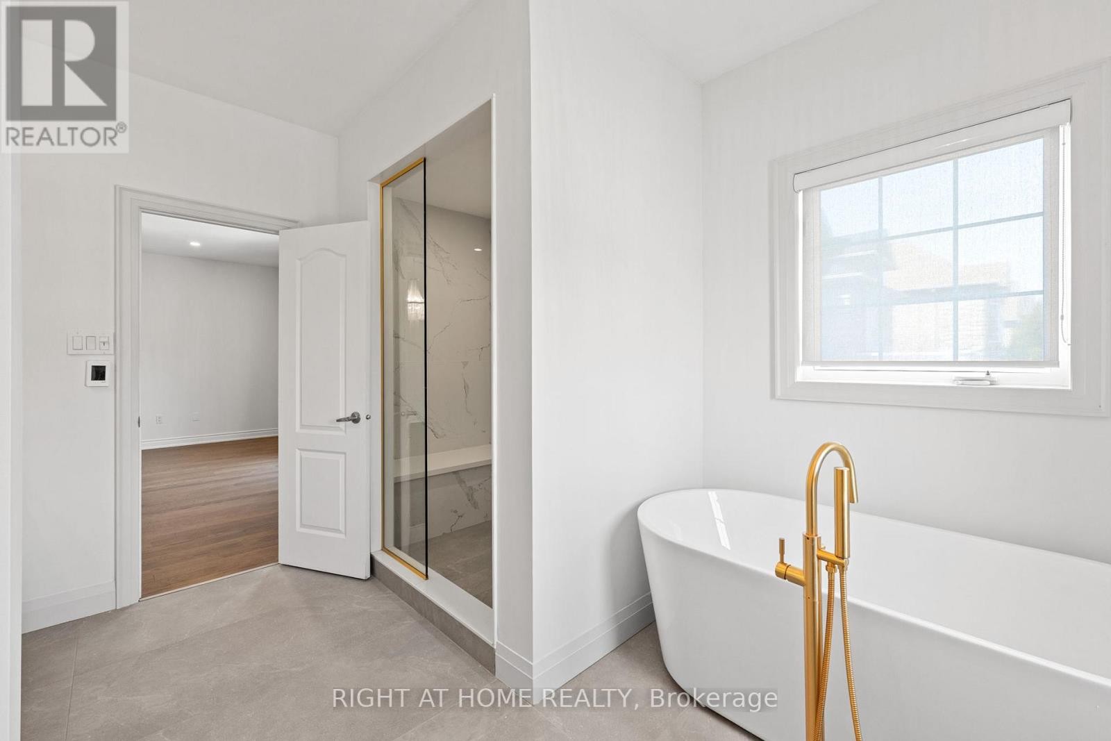












116 KNIGHTSHADE DRIVE

,
Vaughan (Patterson),




Ontario
L4J9L1

