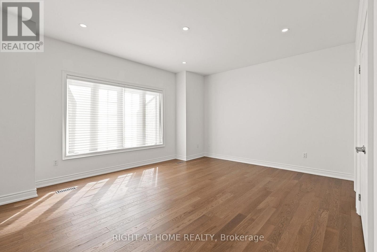 












116 KNIGHTSHADE DRIVE

,
Vaughan (Patterson),




Ontario
L4J9L1

