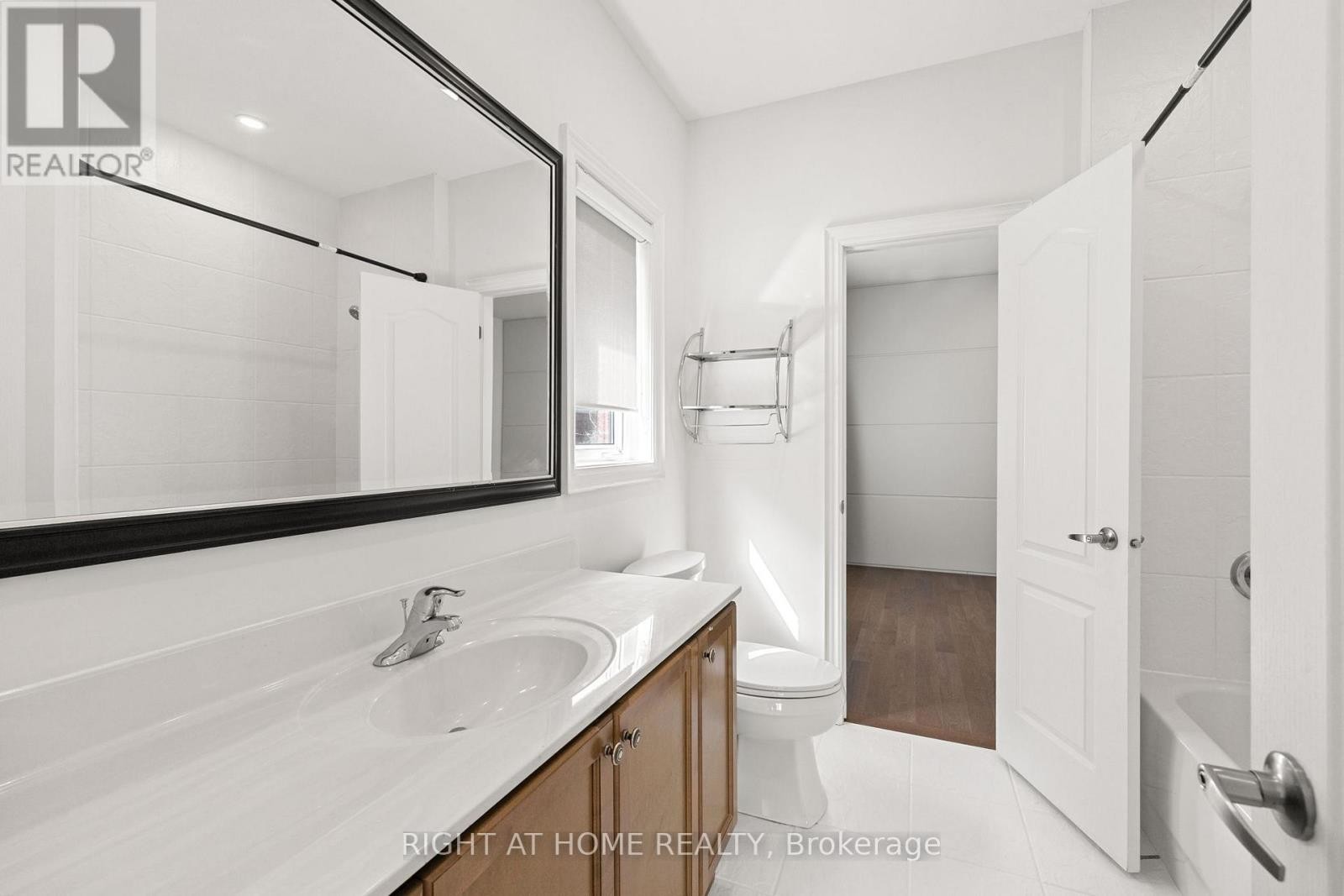 












116 KNIGHTSHADE DRIVE

,
Vaughan (Patterson),




Ontario
L4J9L1

