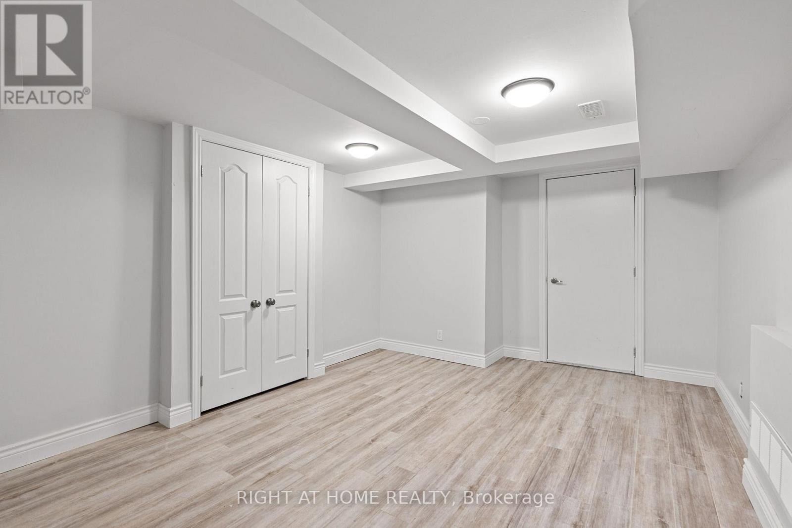 












116 KNIGHTSHADE DRIVE

,
Vaughan (Patterson),




Ontario
L4J9L1

