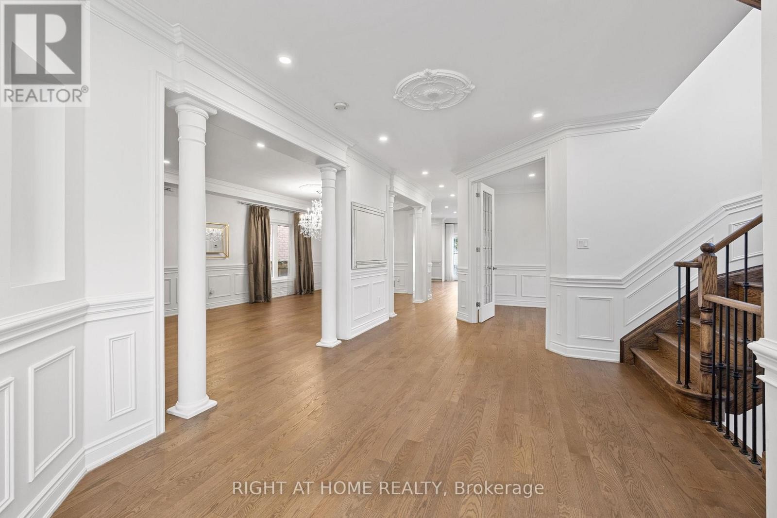 












116 KNIGHTSHADE DRIVE

,
Vaughan (Patterson),




Ontario
L4J9L1

