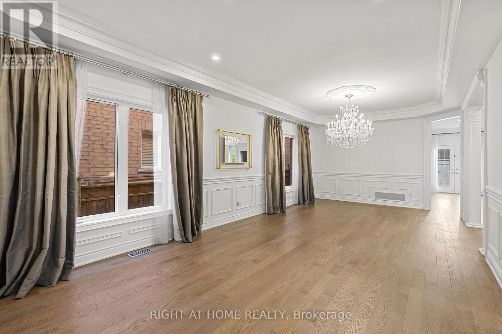 












116 KNIGHTSHADE DRIVE

,
Vaughan (Patterson),




Ontario
L4J9L1

