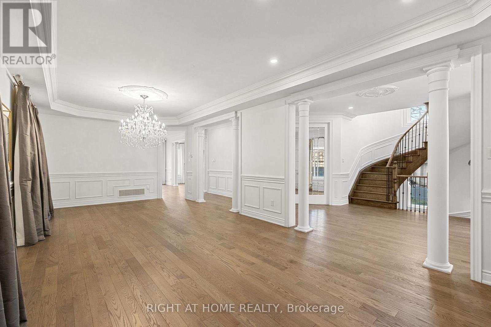 












116 KNIGHTSHADE DRIVE

,
Vaughan (Patterson),




Ontario
L4J9L1

