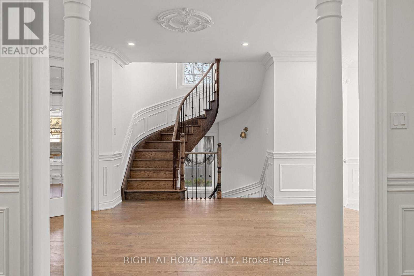 












116 KNIGHTSHADE DRIVE

,
Vaughan (Patterson),




Ontario
L4J9L1

