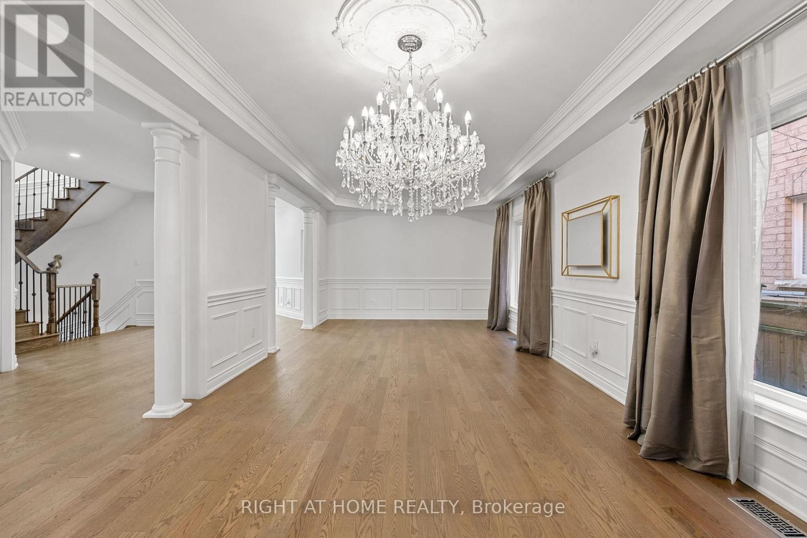 












116 KNIGHTSHADE DRIVE

,
Vaughan (Patterson),




Ontario
L4J9L1

