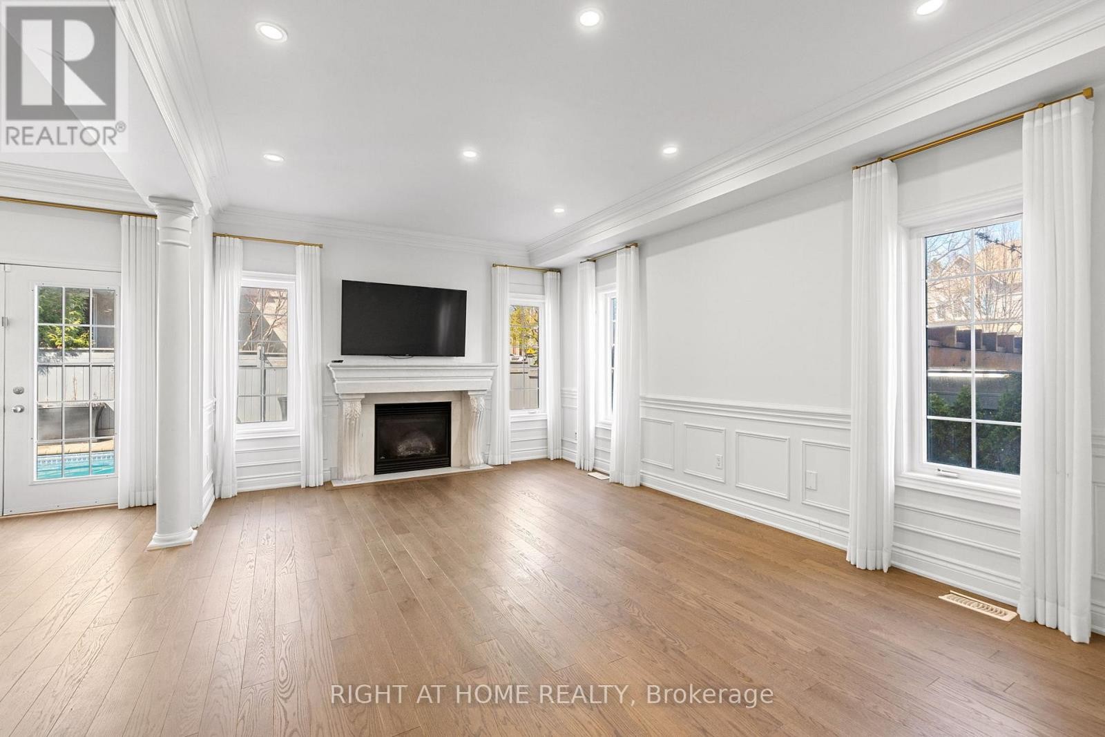 












116 KNIGHTSHADE DRIVE

,
Vaughan (Patterson),




Ontario
L4J9L1

