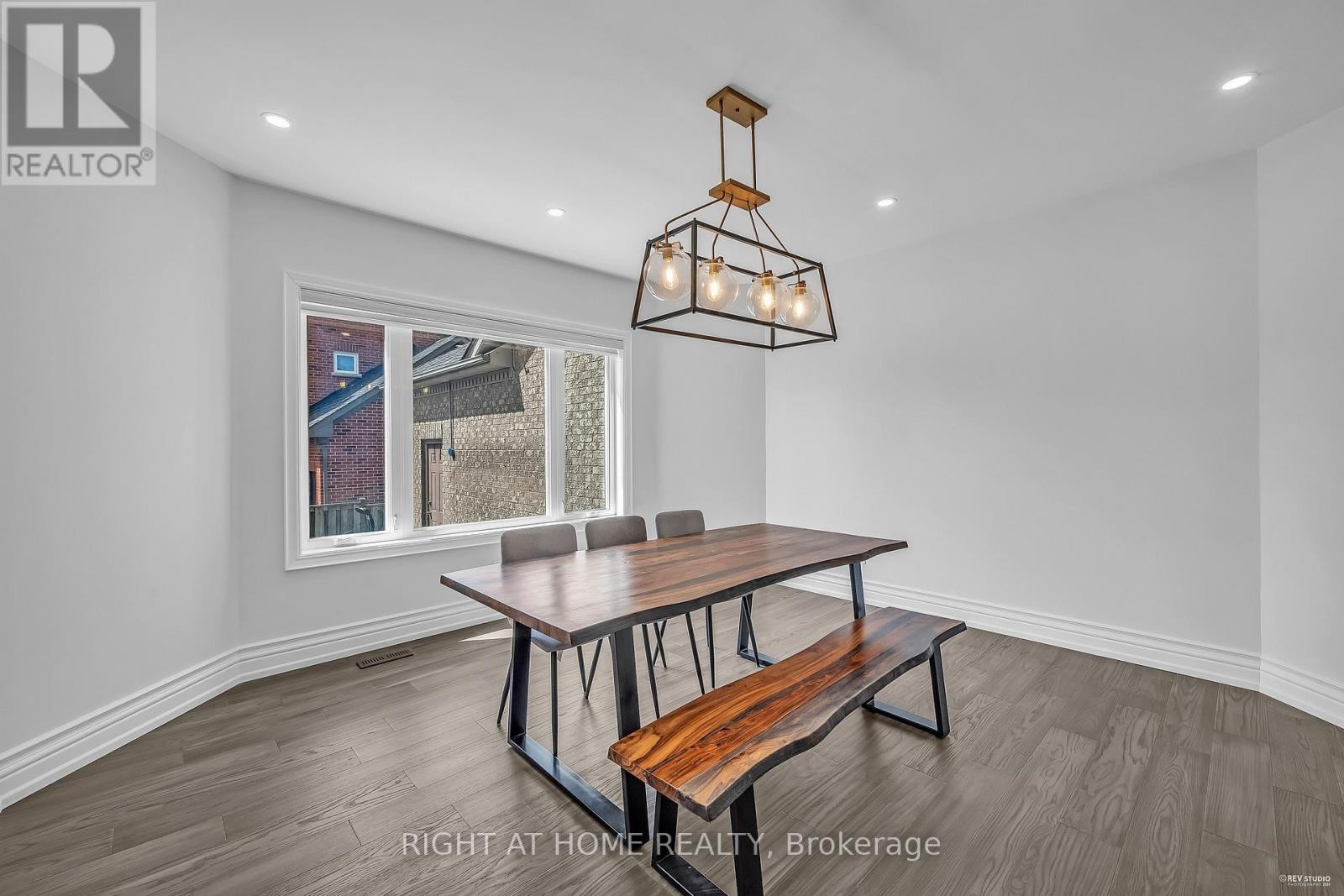 












1092 STONEHAVEN AVENUE

,
Newmarket (Stonehaven-Wyndham),




Ontario
L3X1M7

