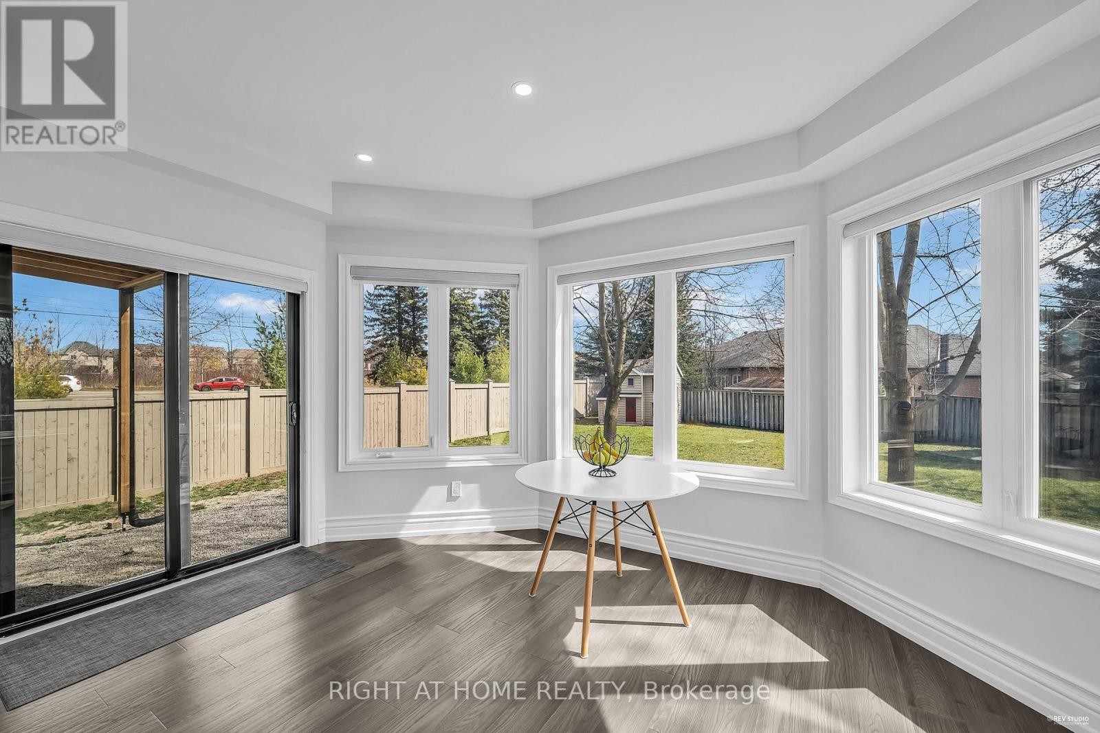 












1092 STONEHAVEN AVENUE

,
Newmarket (Stonehaven-Wyndham),




Ontario
L3X1M7

