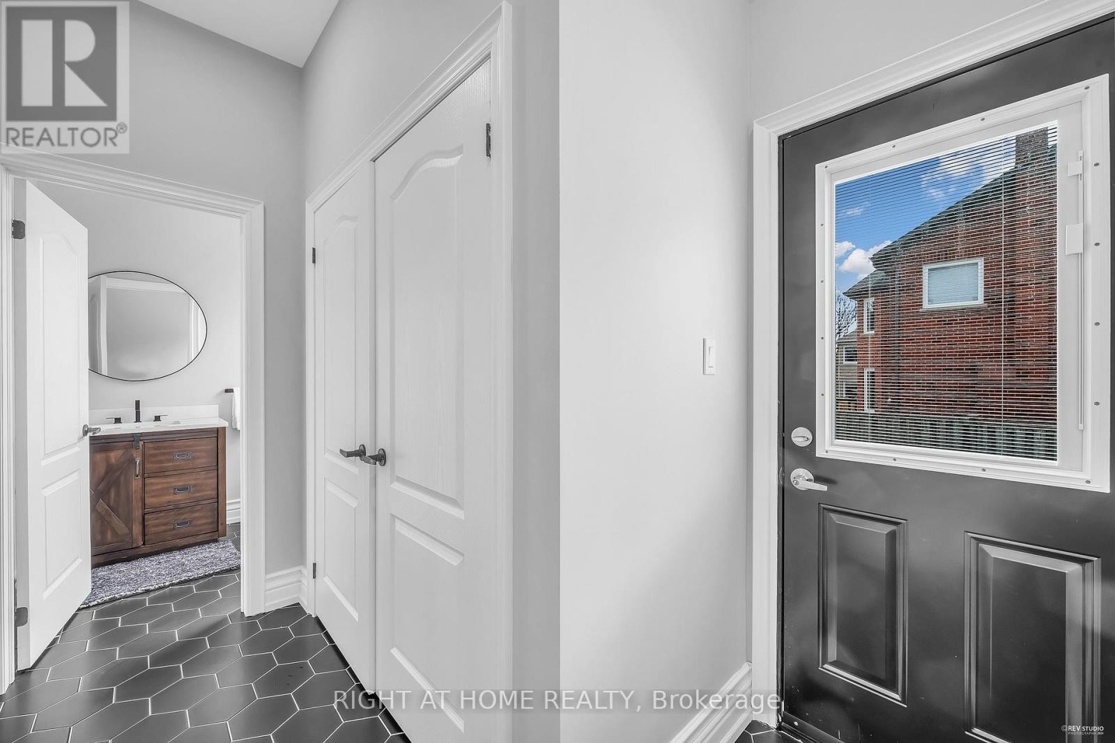 












1092 STONEHAVEN AVENUE

,
Newmarket (Stonehaven-Wyndham),




Ontario
L3X1M7


