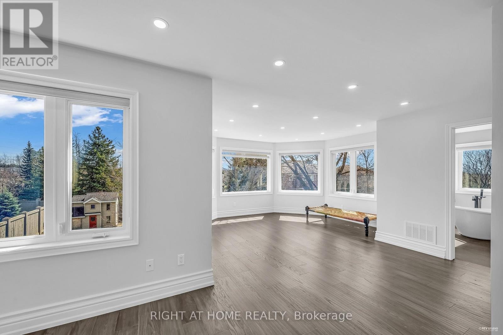 












1092 STONEHAVEN AVENUE

,
Newmarket (Stonehaven-Wyndham),




Ontario
L3X1M7


