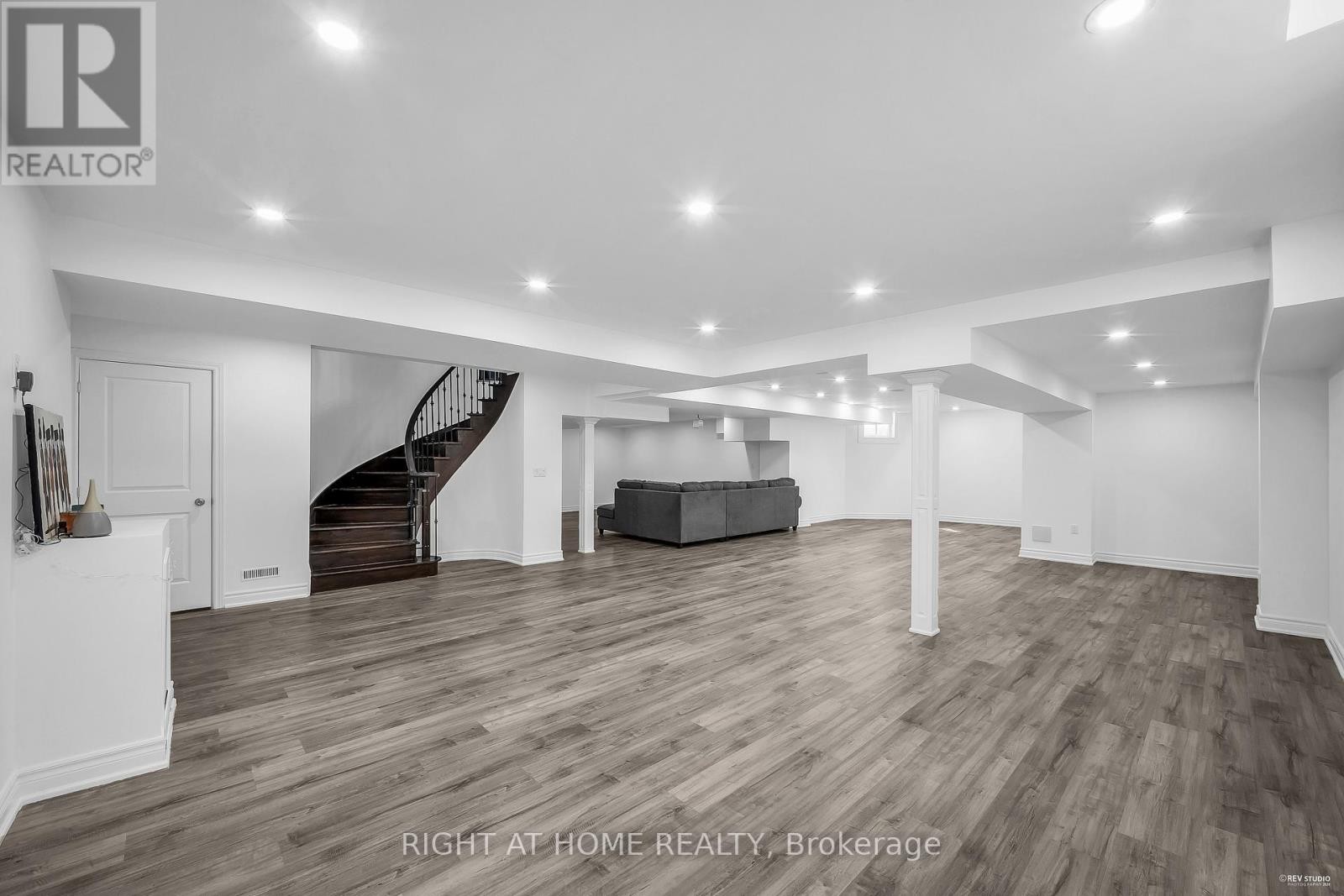 












1092 STONEHAVEN AVENUE

,
Newmarket (Stonehaven-Wyndham),




Ontario
L3X1M7

