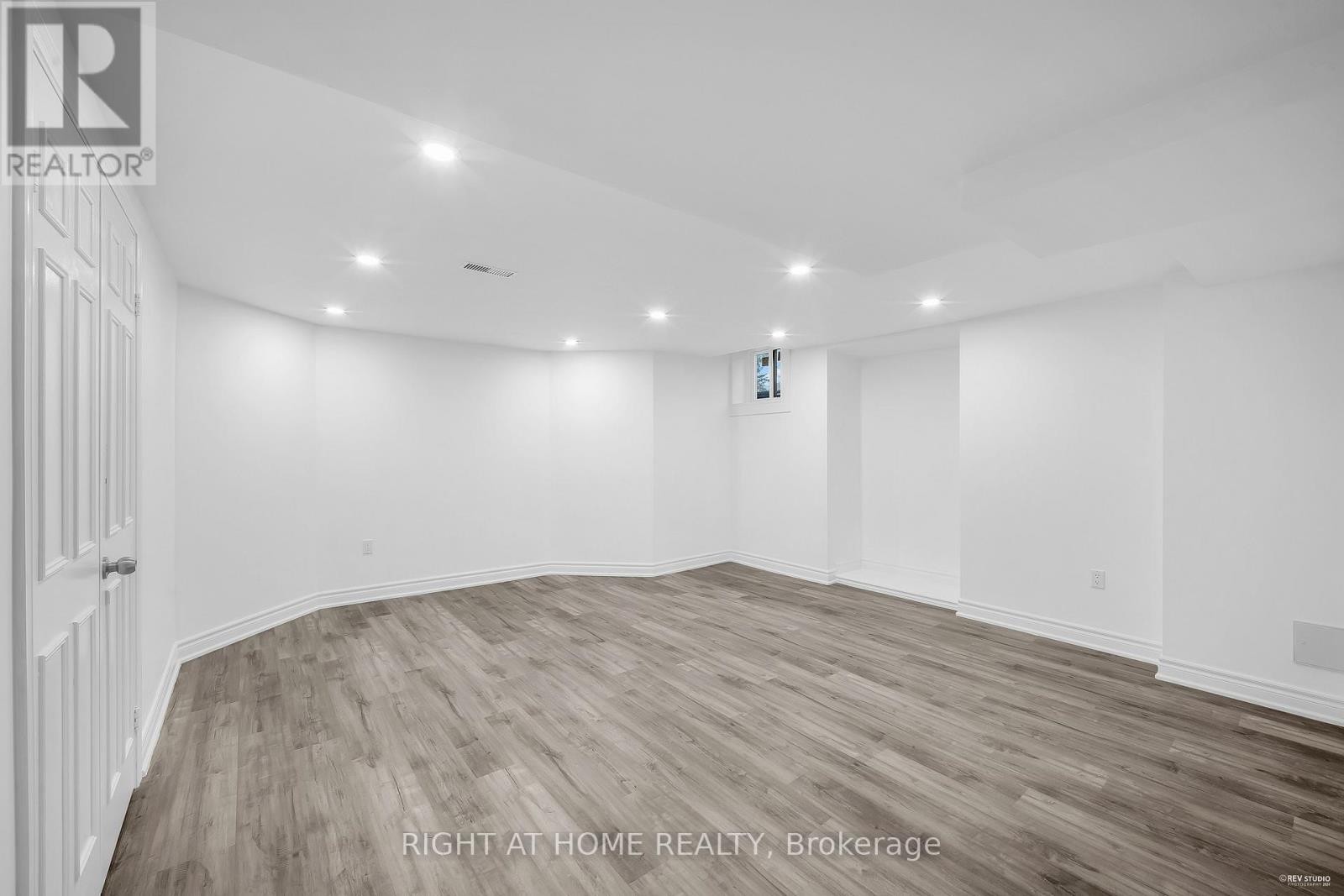 












1092 STONEHAVEN AVENUE

,
Newmarket (Stonehaven-Wyndham),




Ontario
L3X1M7

