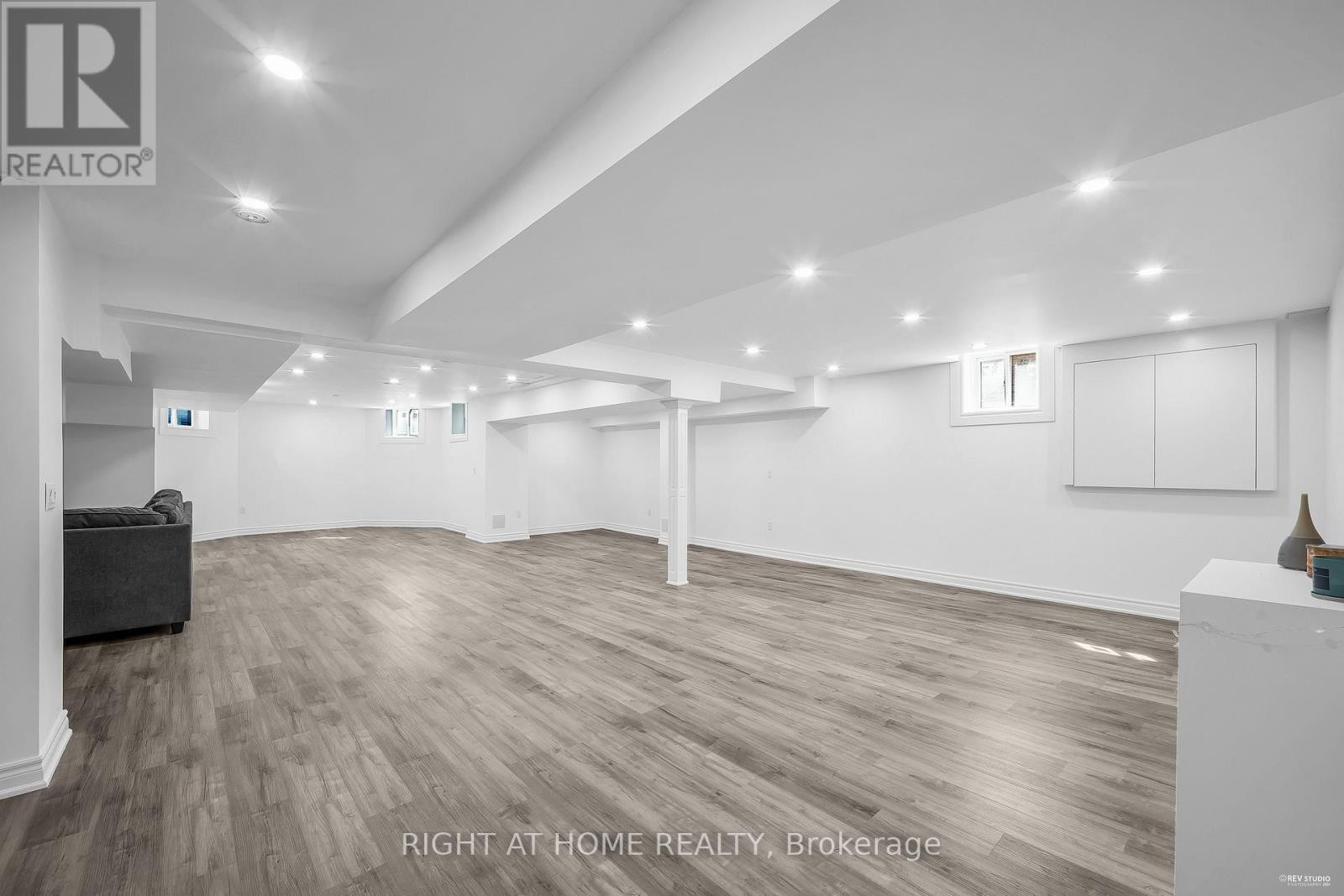 












1092 STONEHAVEN AVENUE

,
Newmarket (Stonehaven-Wyndham),




Ontario
L3X1M7

