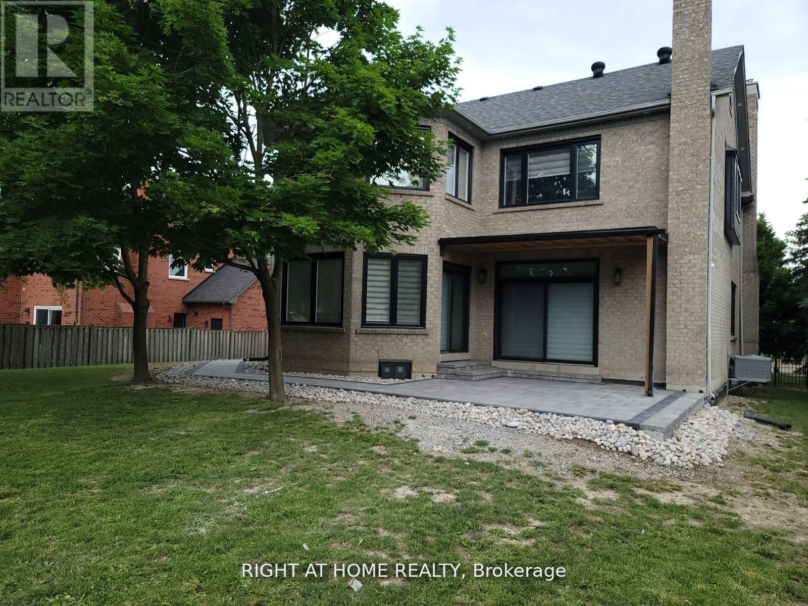 












1092 STONEHAVEN AVENUE

,
Newmarket (Stonehaven-Wyndham),




Ontario
L3X1M7

