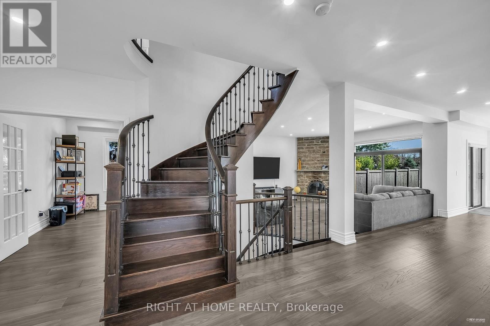 












1092 STONEHAVEN AVENUE

,
Newmarket (Stonehaven-Wyndham),




Ontario
L3X1M7

