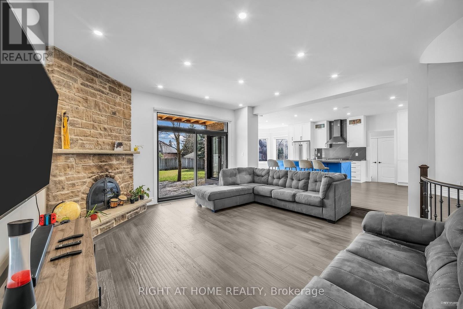 












1092 STONEHAVEN AVENUE

,
Newmarket (Stonehaven-Wyndham),




Ontario
L3X1M7

