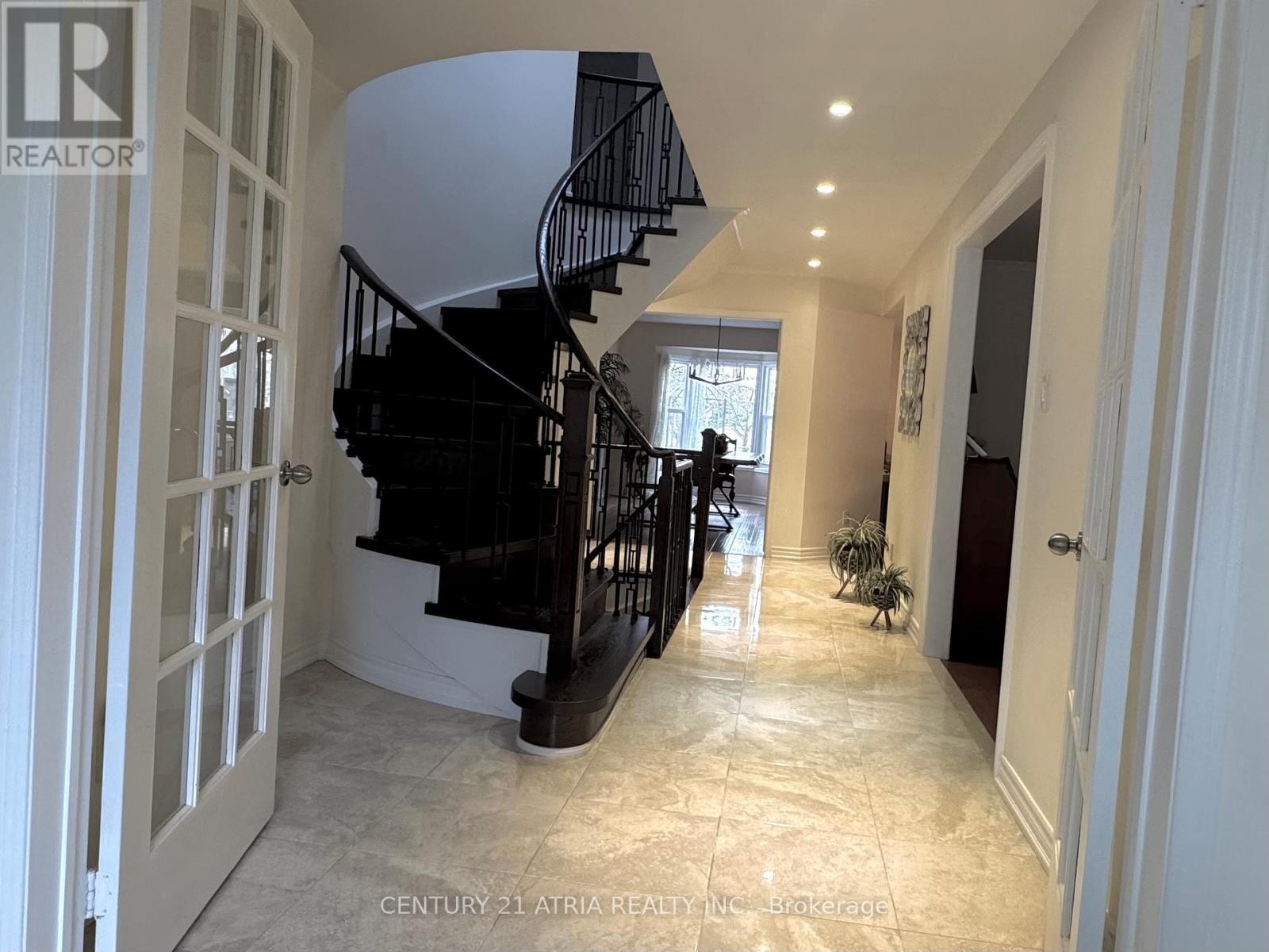 












15 TIMPSON DRIVE

,
Aurora (Aurora Highlands),




Ontario
L4G5K6

