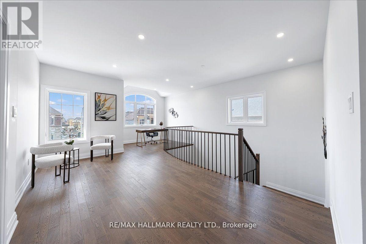 












15 AIDA PLACE N

,
Richmond Hill (Oak Ridges),




Ontario
L4E2Y5

