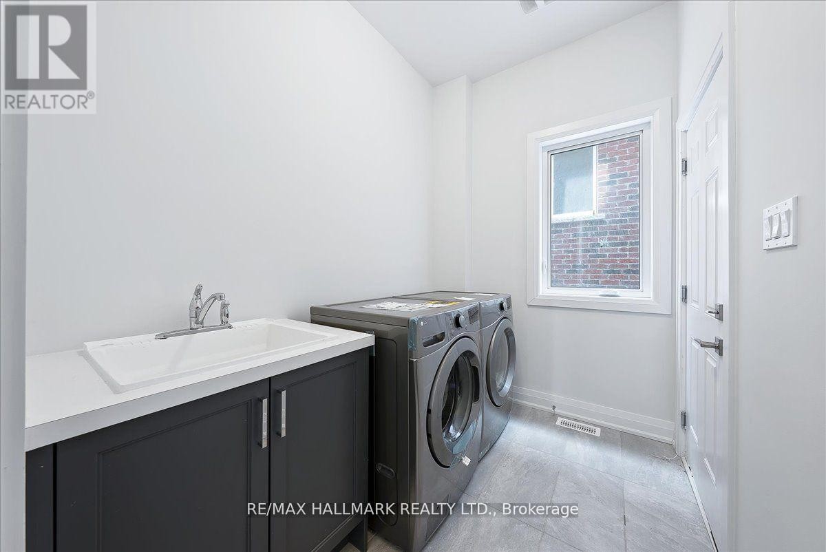 












15 AIDA PLACE N

,
Richmond Hill (Oak Ridges),




Ontario
L4E2Y5

