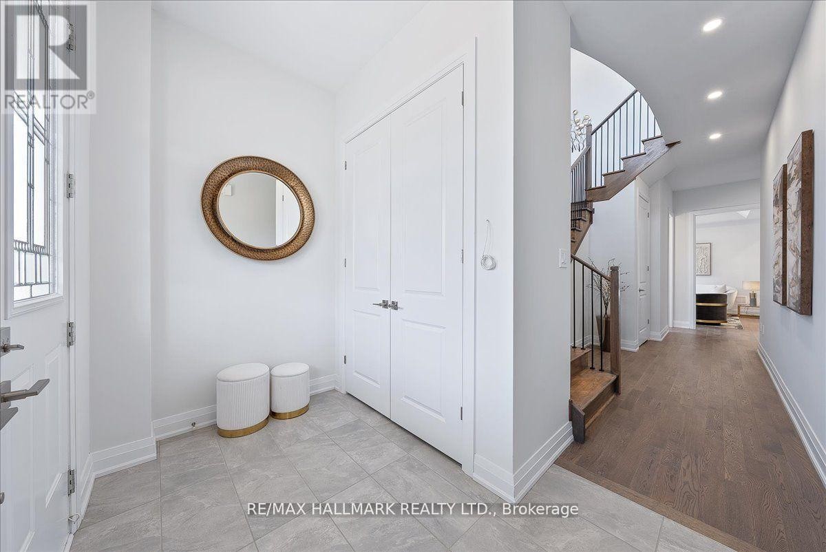












15 AIDA PLACE N

,
Richmond Hill (Oak Ridges),




Ontario
L4E2Y5

