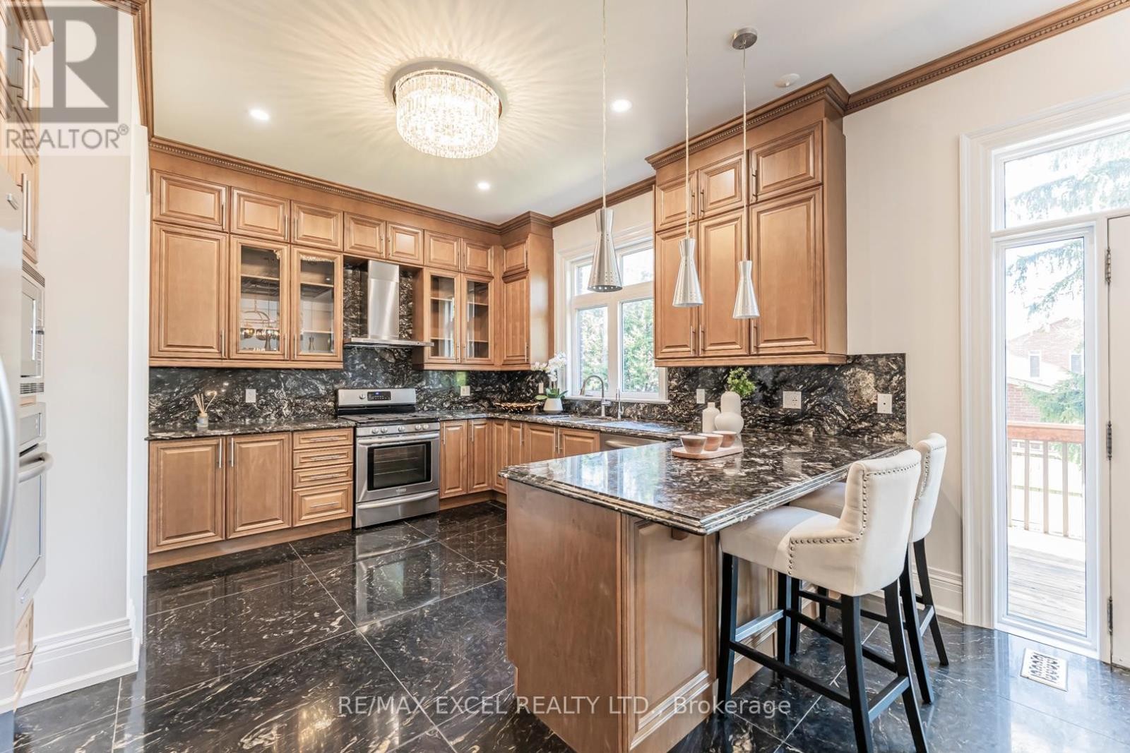 












19 ADDISON STREET

,
Richmond Hill (North Richvale),




Ontario
L4C9N1


