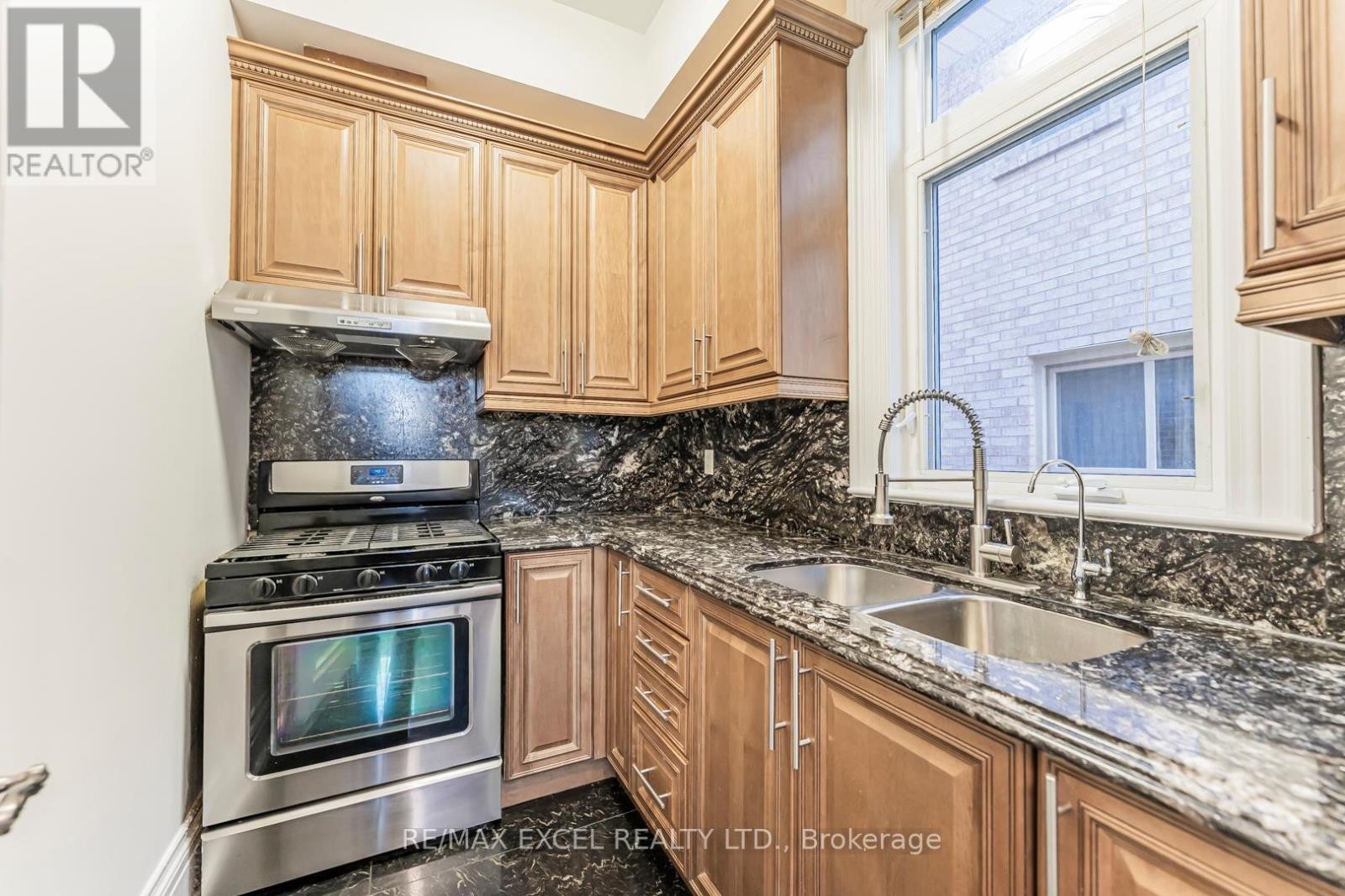 












19 ADDISON STREET

,
Richmond Hill (North Richvale),




Ontario
L4C9N1

