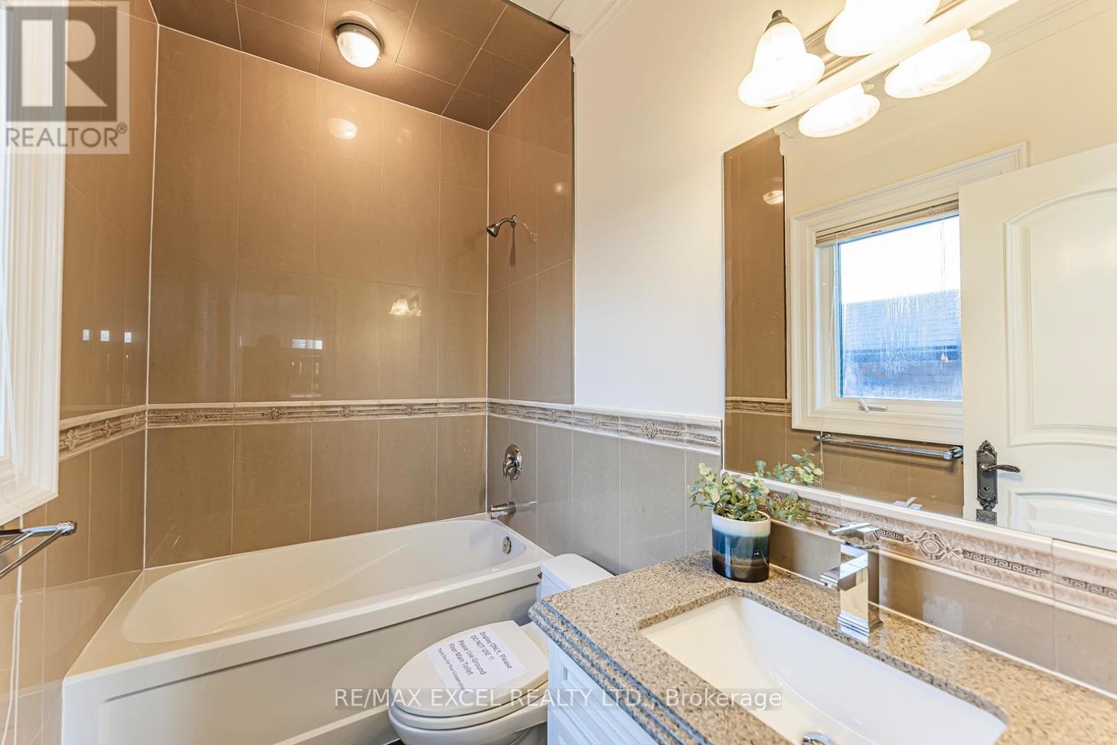 












19 ADDISON STREET

,
Richmond Hill (North Richvale),




Ontario
L4C9N1

