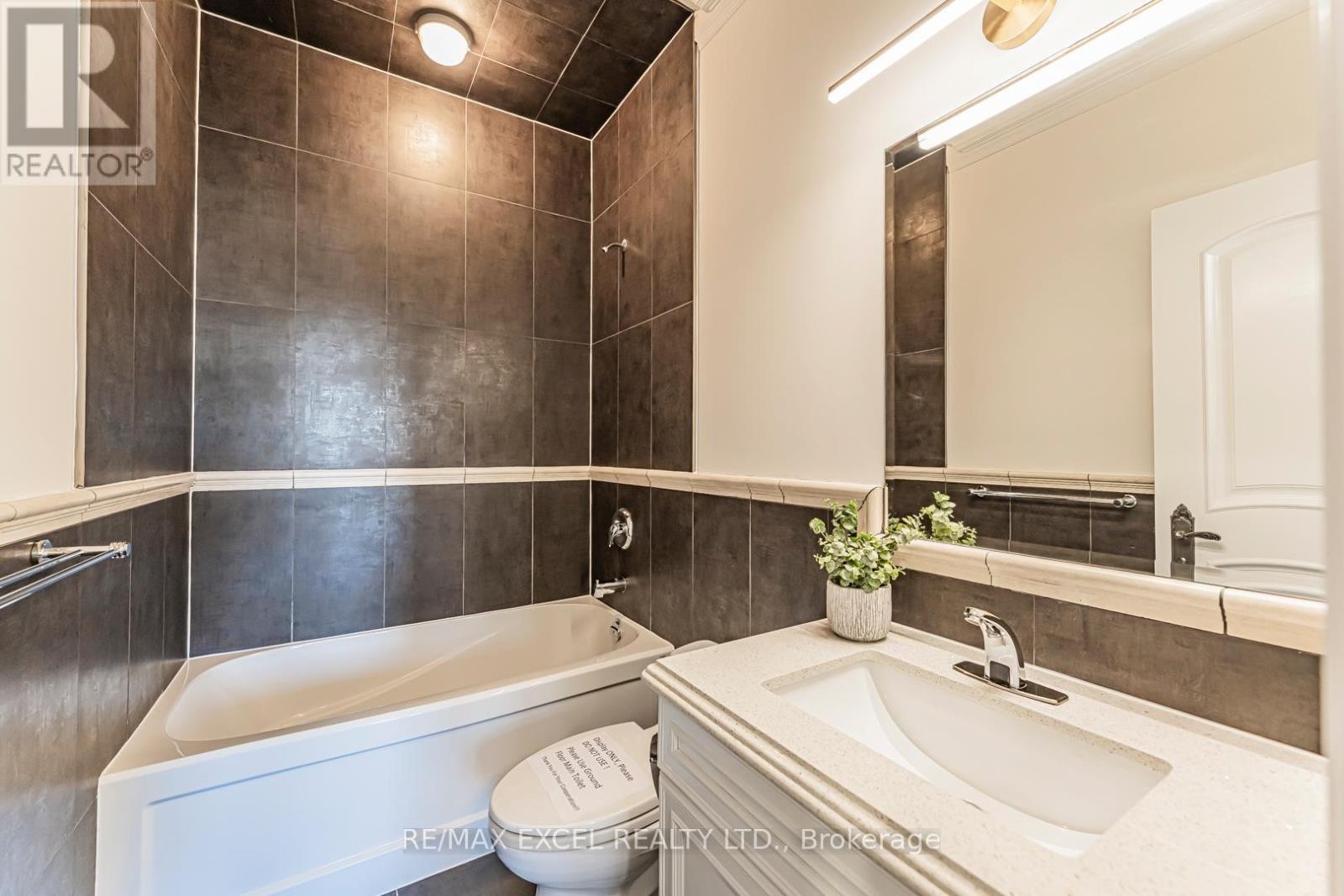 












19 ADDISON STREET

,
Richmond Hill (North Richvale),




Ontario
L4C9N1


