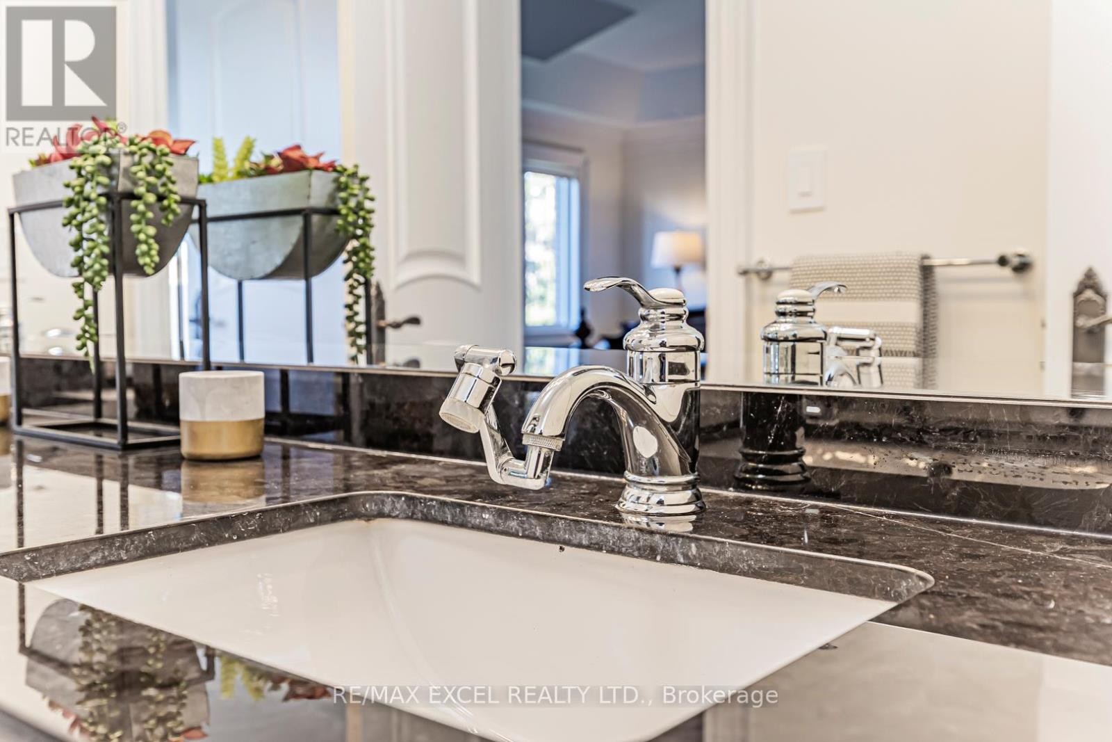 












19 ADDISON STREET

,
Richmond Hill (North Richvale),




Ontario
L4C9N1

