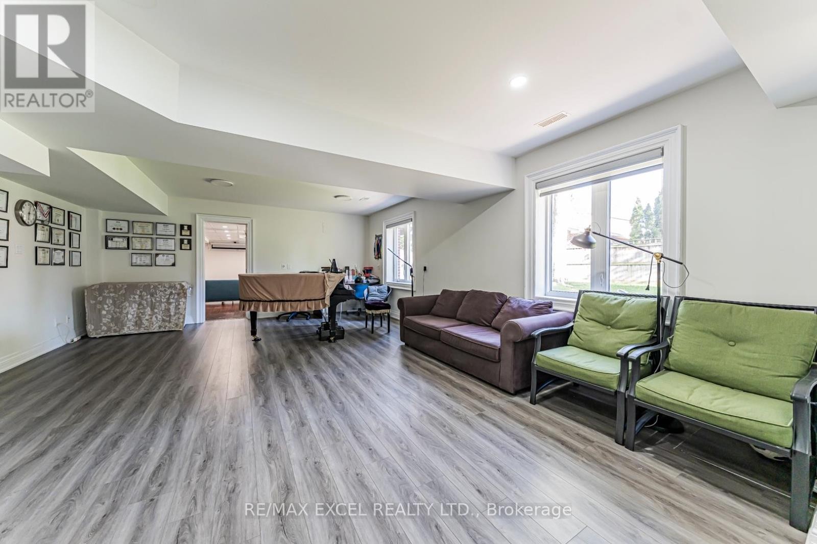 












19 ADDISON STREET

,
Richmond Hill (North Richvale),




Ontario
L4C9N1

