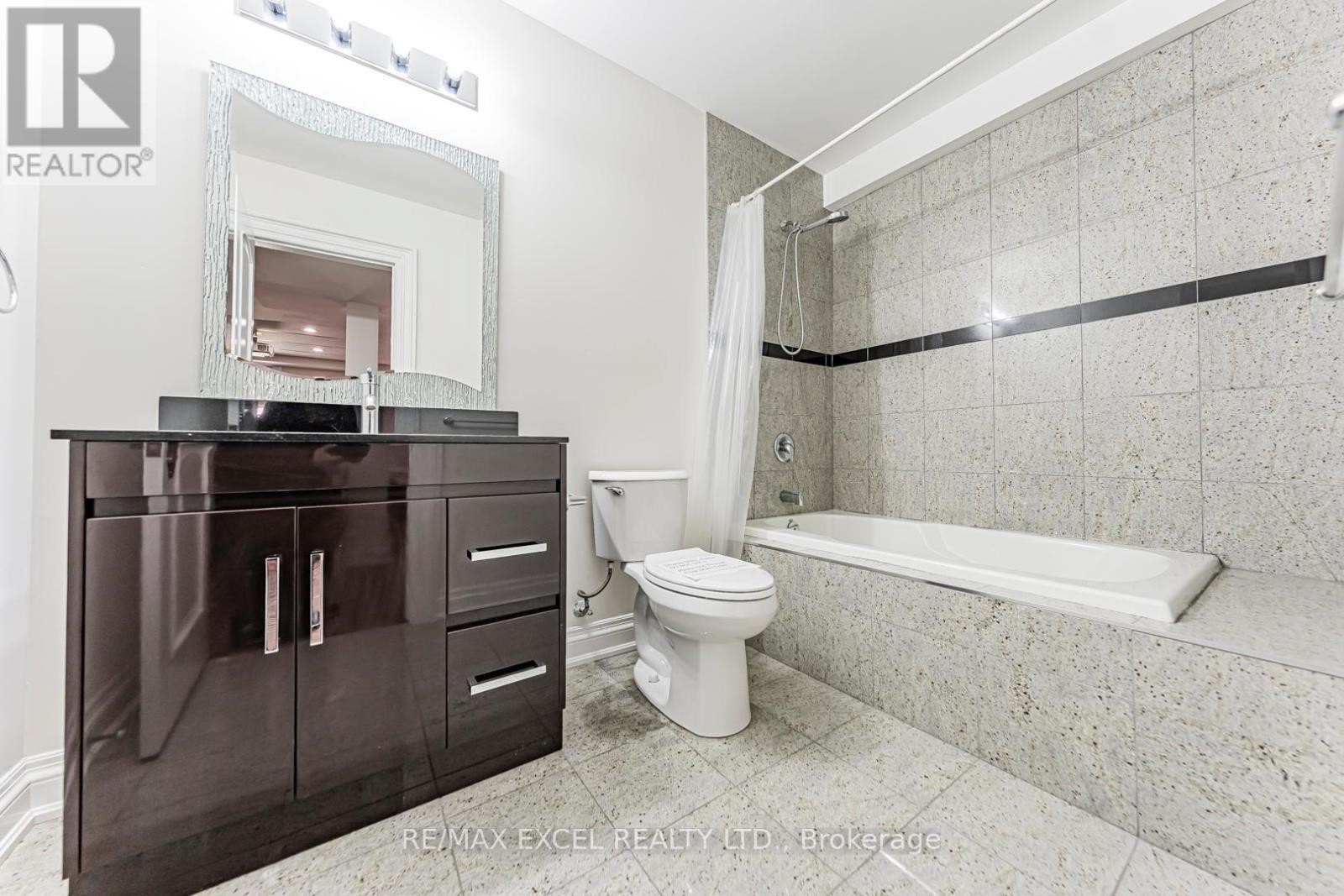 












19 ADDISON STREET

,
Richmond Hill (North Richvale),




Ontario
L4C9N1

