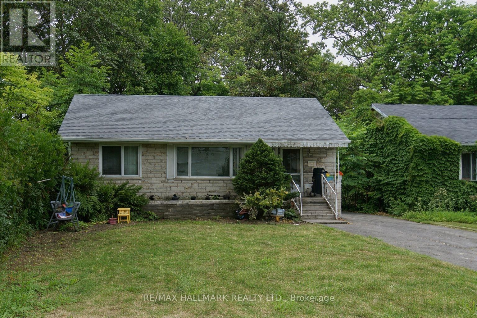 












22 GRANDVIEW AVENUE

,
Markham (Grandview),




Ontario
L3T1G8

