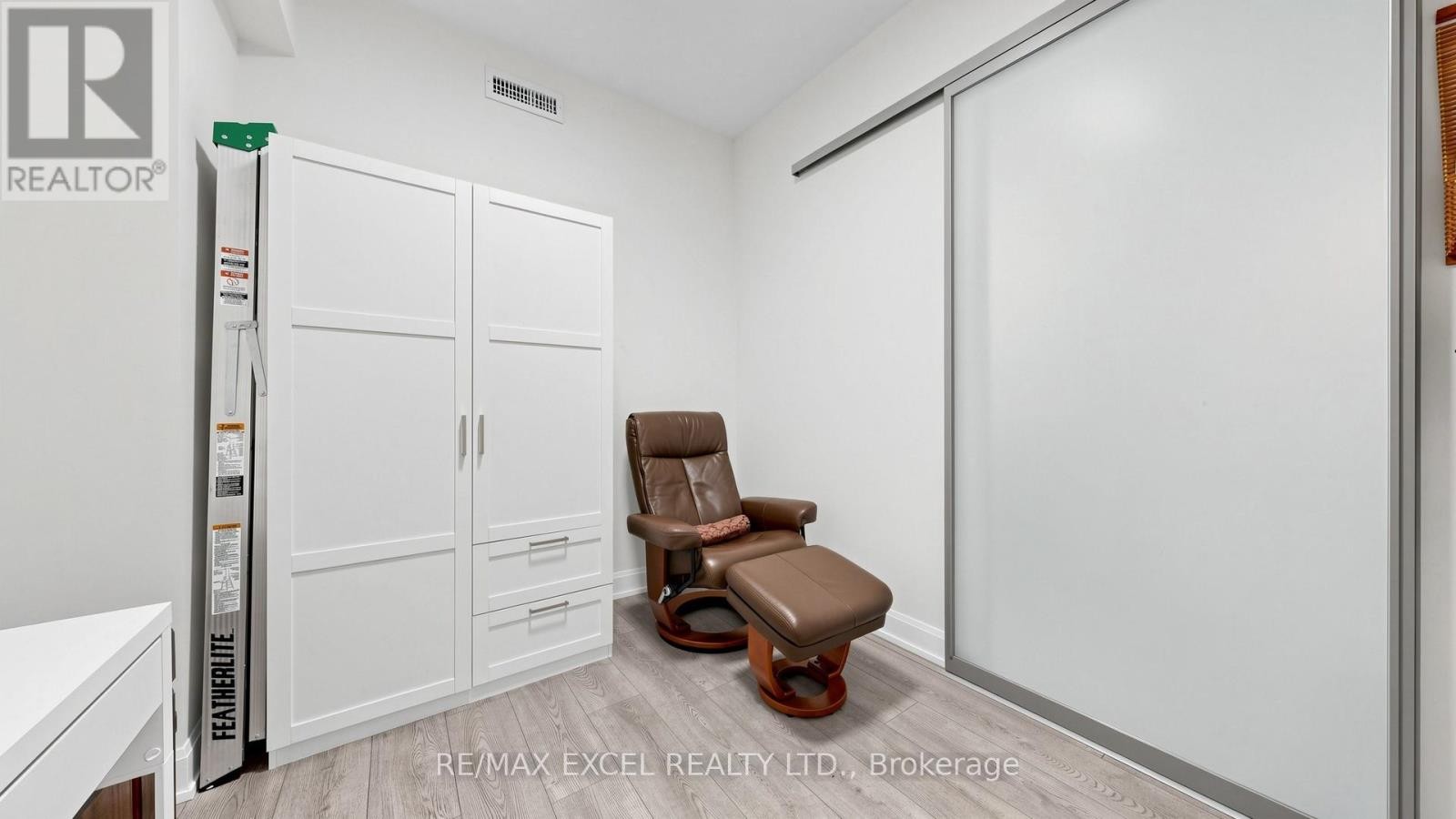 












1005 - 8 WATER WALK DRIVE

,
Markham (Unionville),




Ontario
L3R6L4

