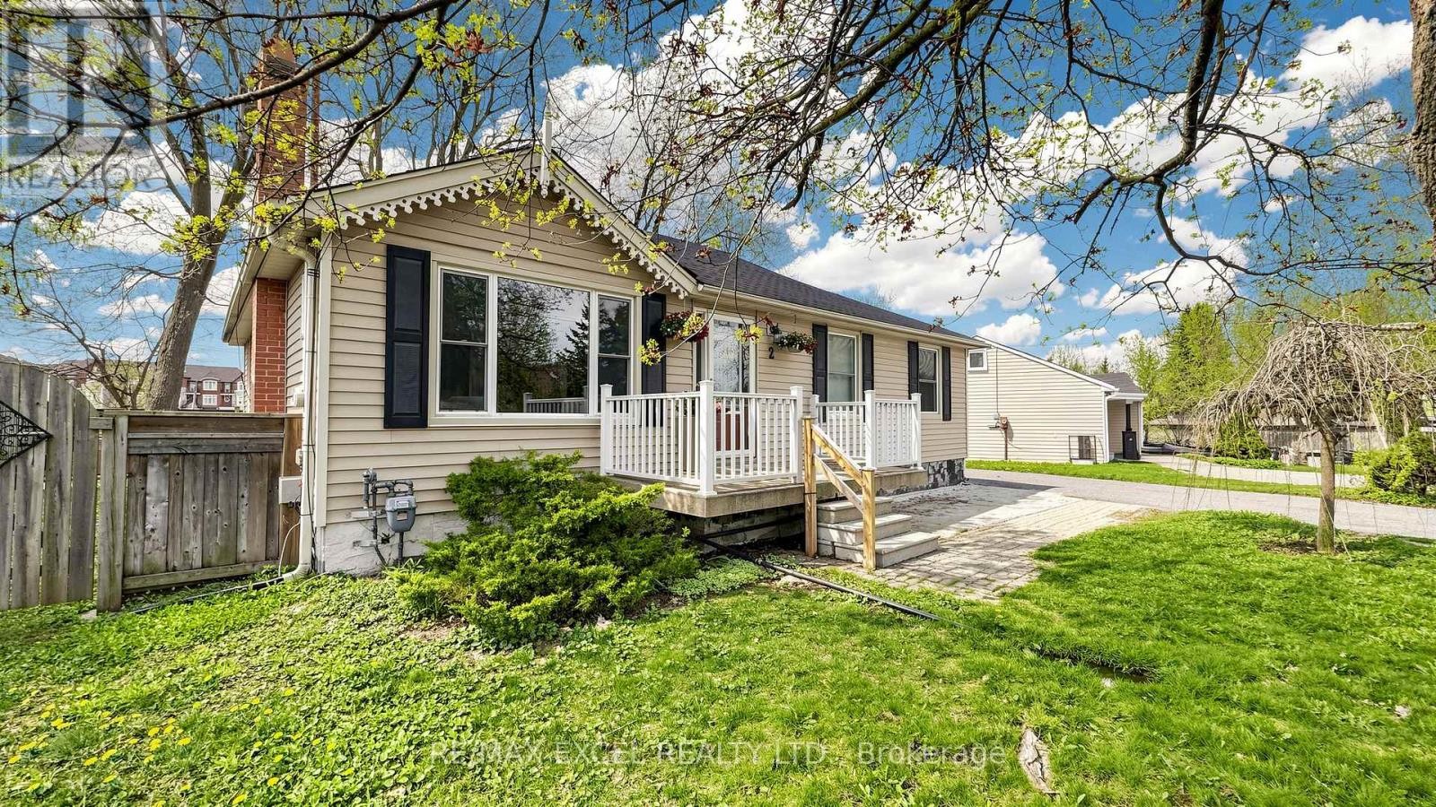 












2 HUGHES STREET

,
Richmond Hill (Oak Ridges),




Ontario
L4E2V9

