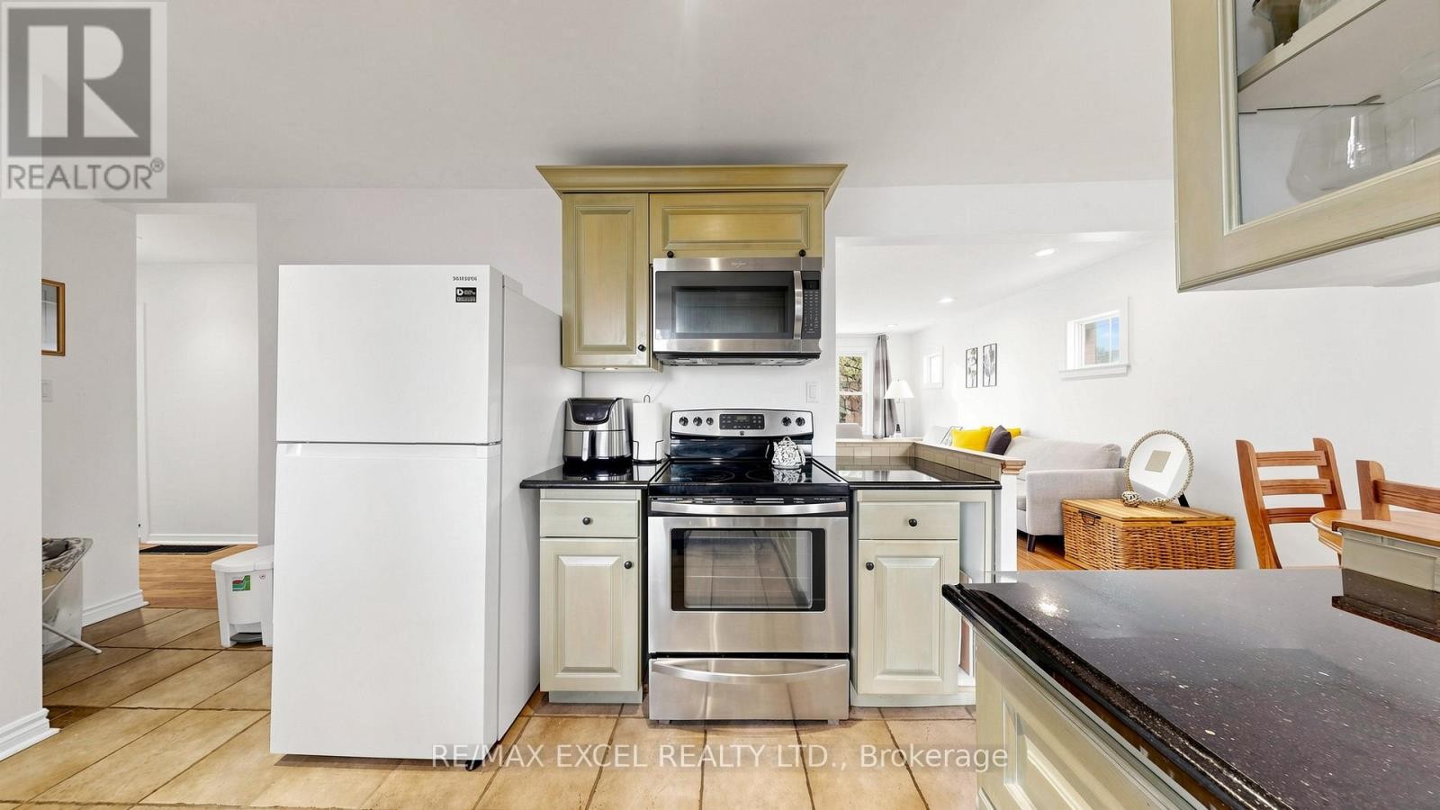 












2 HUGHES STREET

,
Richmond Hill (Oak Ridges),




Ontario
L4E2V9

